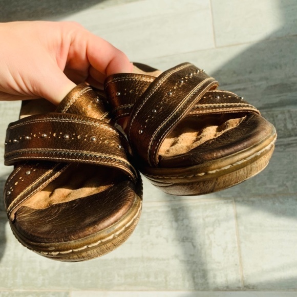 SoftWalk Texture Padded Pro Stud Essential Sandals - Picture 7 of 8